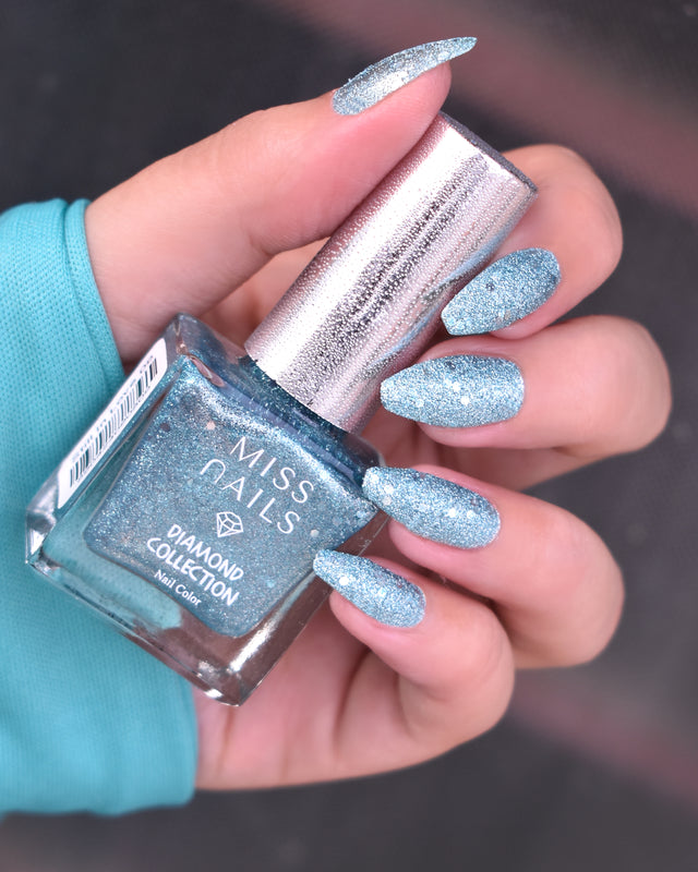 The Glitz and Glamour Set includes two Gel Shine Nail Enamel Polishes  💅Long-lasting colour 💅High impact And two Crystal Effect Polishes!  💅Highly textured... | By Leighs Avon Beauty Shop - Hoo, Medway |